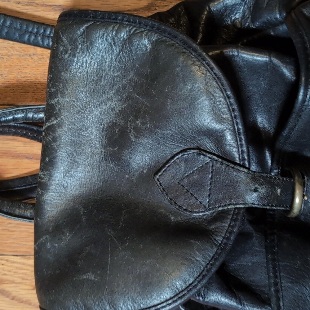Vtg Women's Black Leather Drawstring Backpack Flap Buckle Plaid Lining HC India - Picture 2 of 8